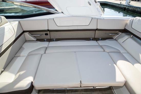 Formula 350 Sun Sport lounge