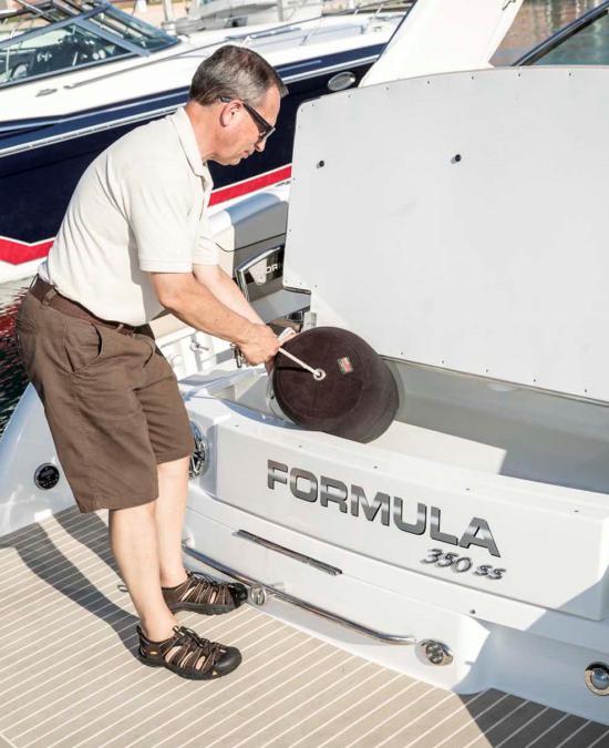 Formula 350 Sun Sport trunk locker