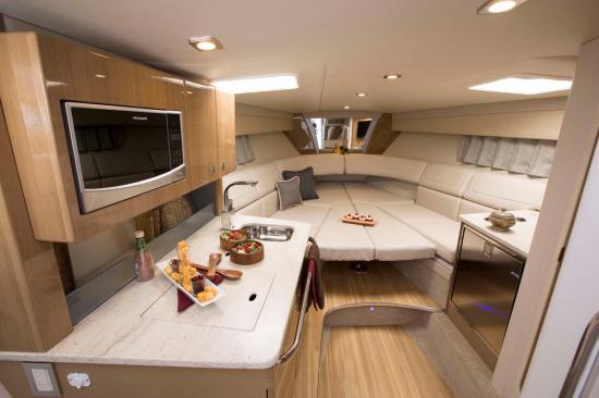 Formula 350 Sun Sport v berth