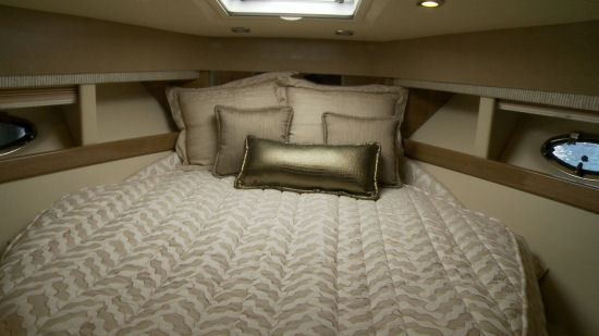 Formula 40 PC island berth