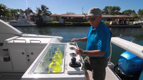 Formula 430 All Sport Crossover aft joy stick