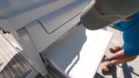 Formula 430 All Sport Crossover aft seat