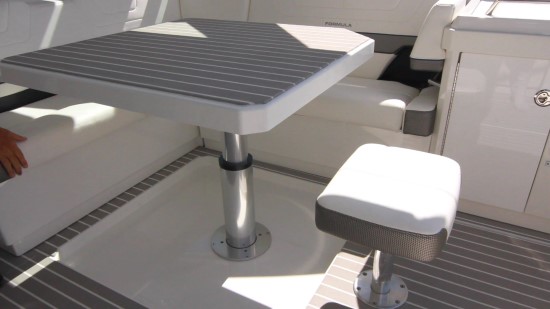 Formula 430 All Sport Crossover cockpit table