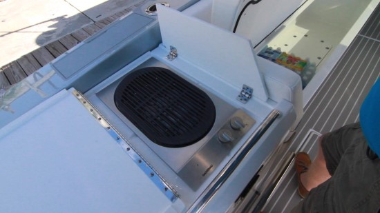 Formula 430 All Sport Crossover grill