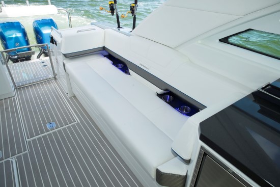 Formula 430 All Sport Crossover lounge