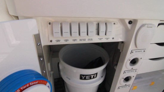 Formula 430 All Sport Crossover switches