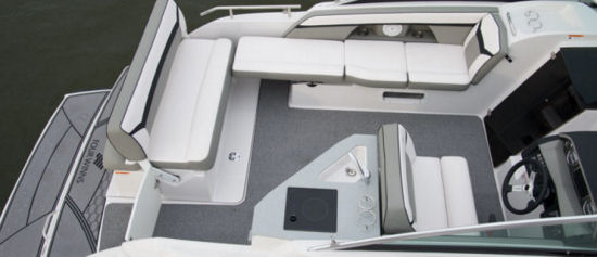 Four Winns Vista V255 cockpit