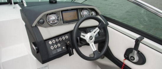 Four Winns Vista V255 helm