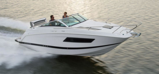 Four Winns Vista V255 running shot