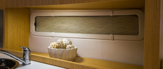 Four Winns Vista V255 shades