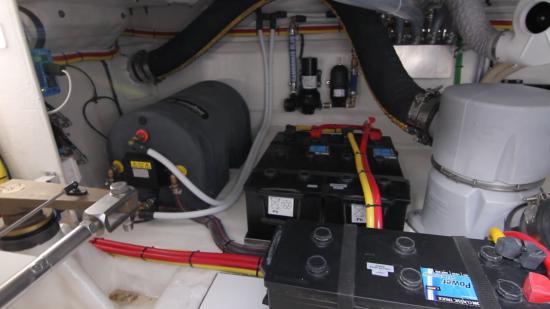 Galeon 420 Fly batteries