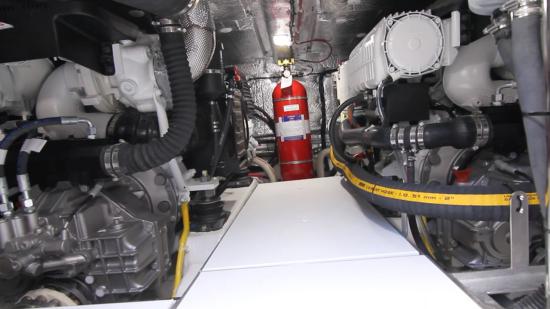 Galeon 420 Fly engine room