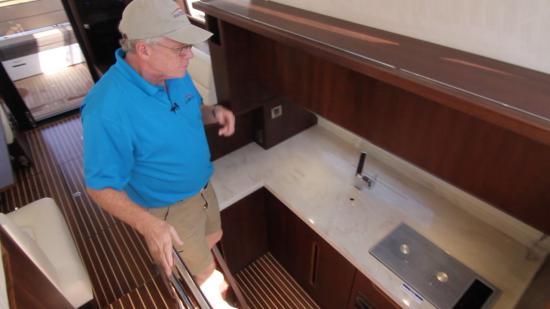 Galeon 420 Fly galley
