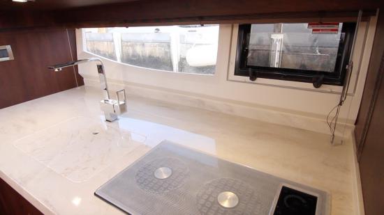 Galeon 420 Fly galley windows