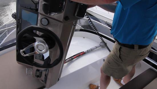 Galeon 420 Fly helm lift