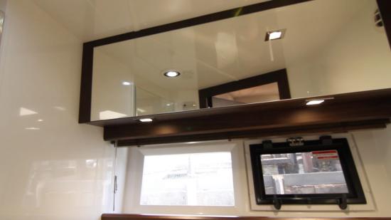 Galeon 420 Fly hullside windows
