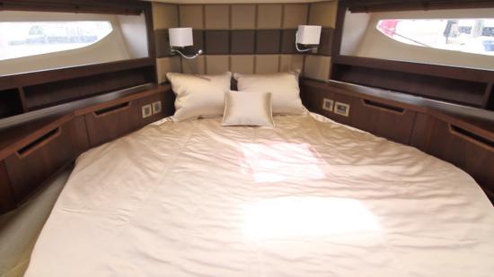 Galeon 420 Fly master stateroom