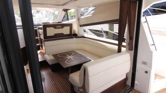 Galeon 420 Fly salon