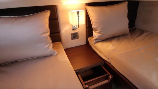 Galeon 420 Fly sconce lights