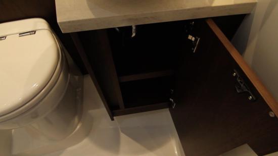 Galeon 420 Fly storage locker