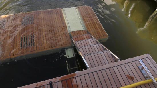 Galeon 420 Fly stairway