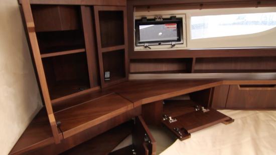 Galeon 420 Fly storage