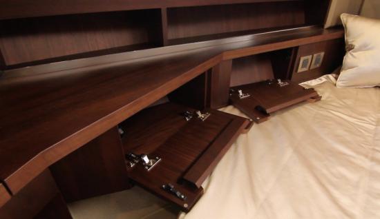 Galeon 420 Fly storage lockers