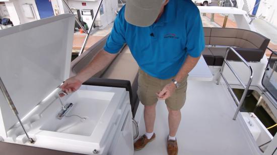 Galeon 420 Fly wet bar sink