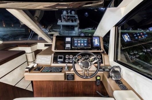 Galeon 560 Skydeck lower helm