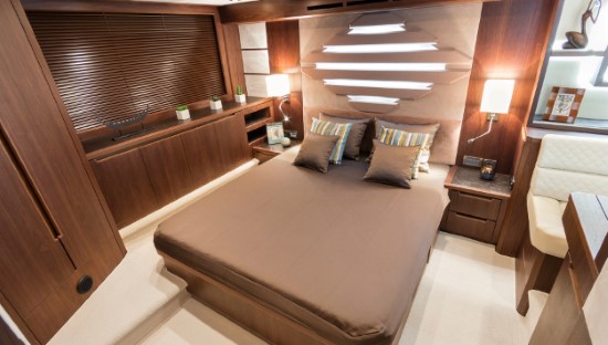 Galeon 560 Skydeck master