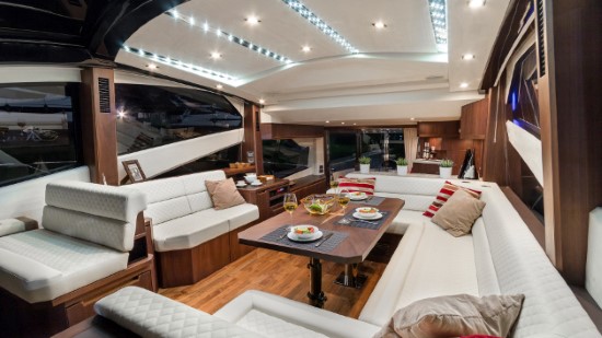 Galeon 560 Skydeck salon