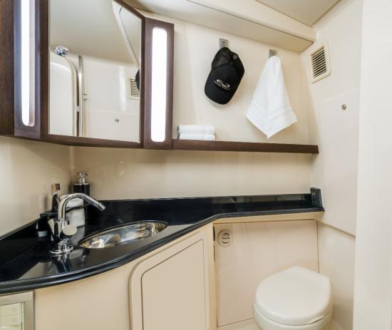 Grady-White Canyon 456 head