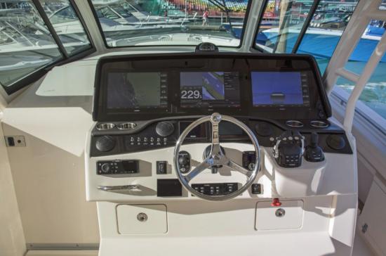 Grady-White Canyon 456 fully-enclosed helm