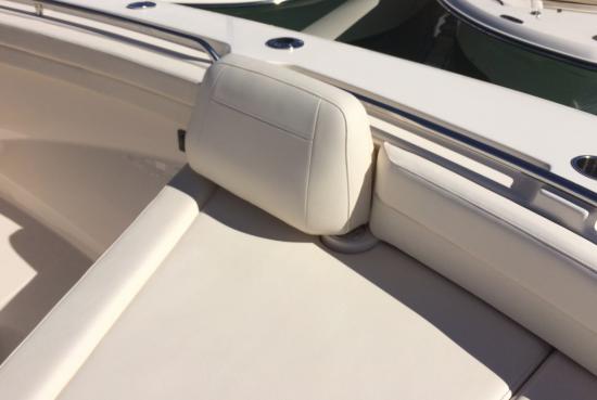 Grady-White Canyon 456 rotating seat back