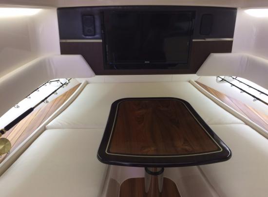 Grady-White Canyon 456 rod storage