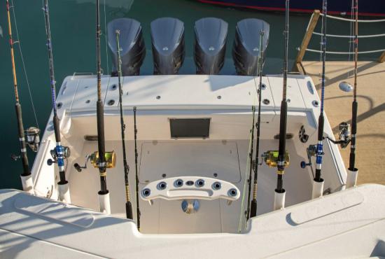 Grady-White Canyon 456 livewells in transom