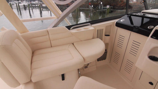 Grady-White Express 330 chaise lounge