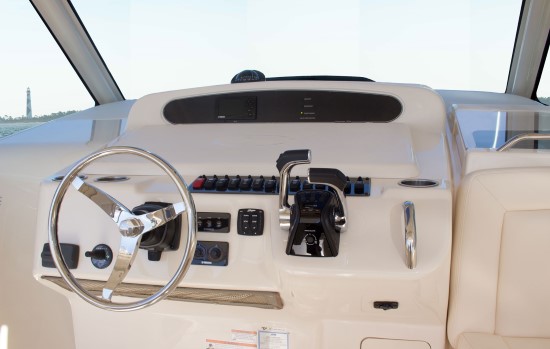 Grady-White Express 370 helm