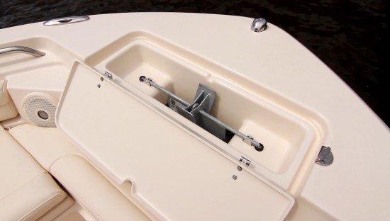 Grady-White Fisherman 216 anchor locker