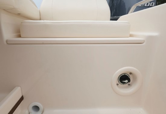 Grady-White Fisherman 216 battery switch