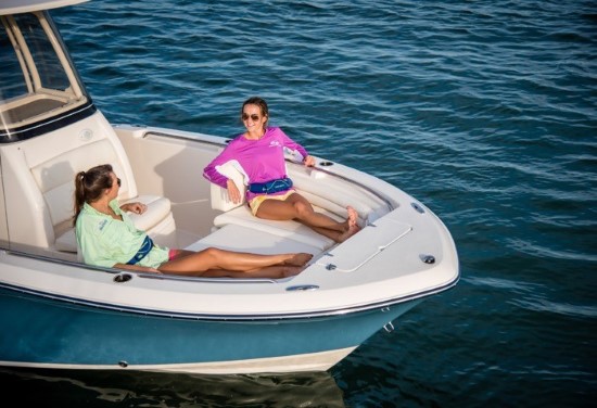 Grady-White Fisherman 216 bow seats