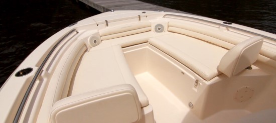 Grady-White Fisherman 216 bow seats