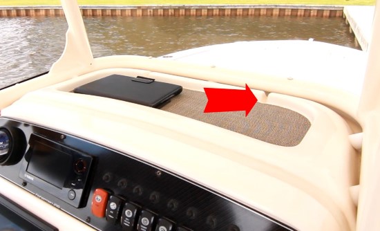 Grady-White Fisherman 216 console tray