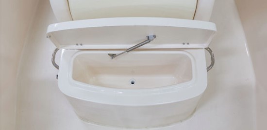 Grady-White Fisherman 216 fish box