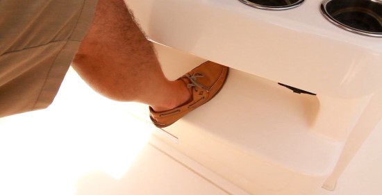 Grady-White Fisherman 216 foot rest