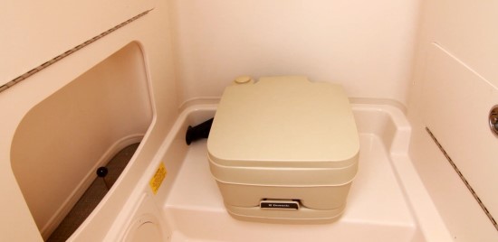 Grady-White Fisherman 216 head