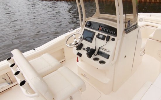 Grady-White Fisherman 216 helm seating