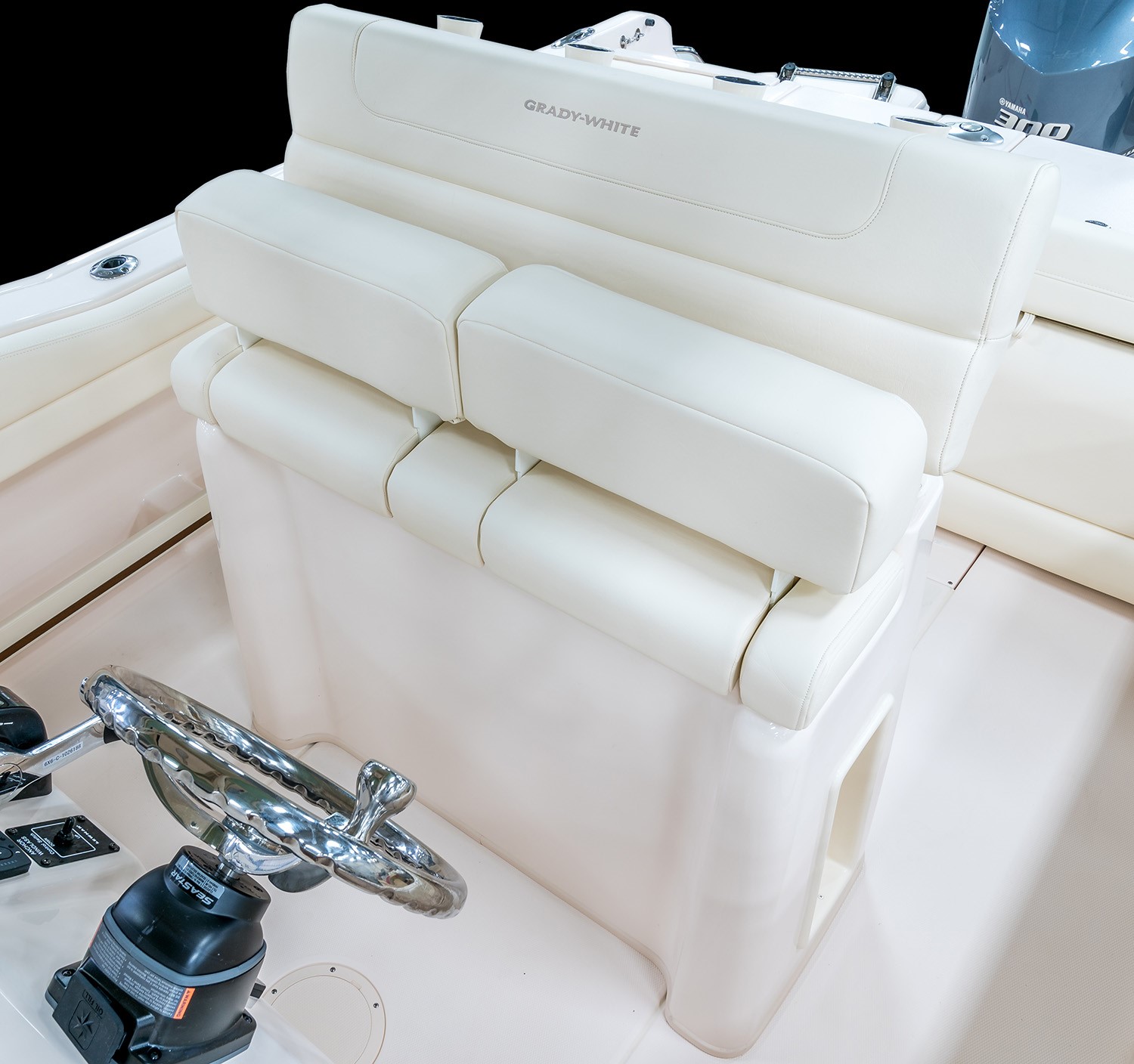 Grady-White Fisherman 216 leaning post