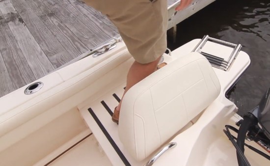 Grady-White Fisherman 216 passage