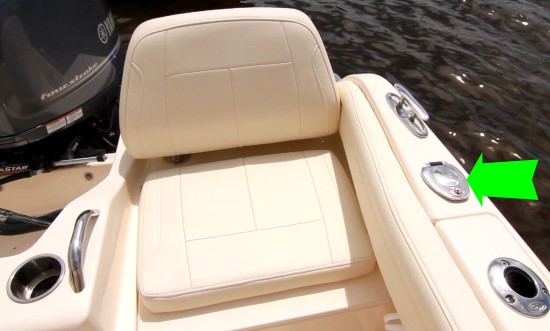 Grady-White Fisherman 216 rod holder